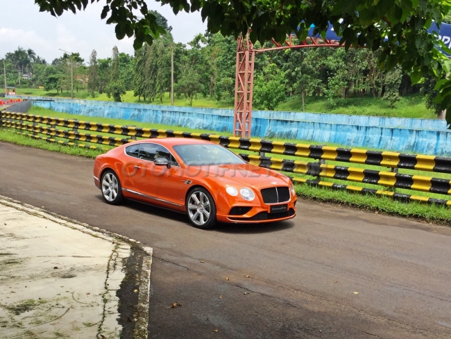 bentley-continental-gt-v8-s_20160429_135246.jpg