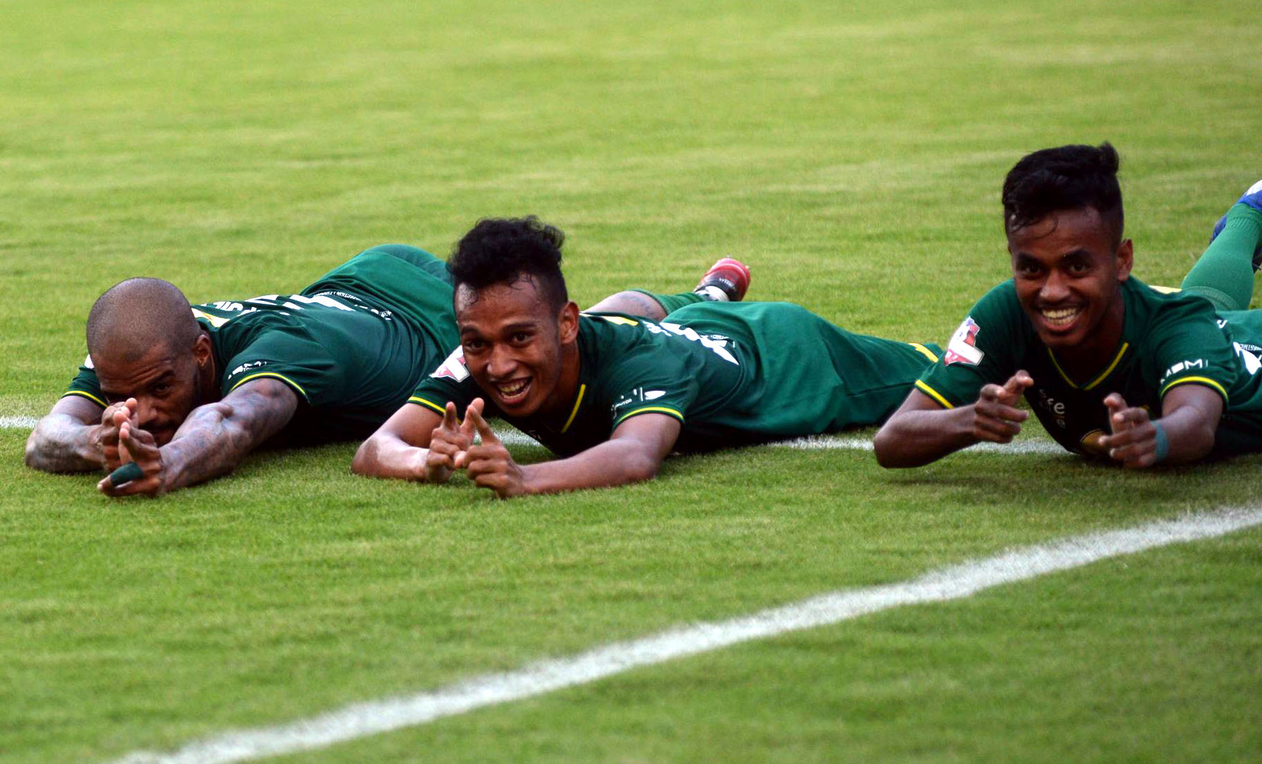 berbagai-gaya-selebrasai-david-da-silva-usai-cetak-gol_20191209_164612.jpg