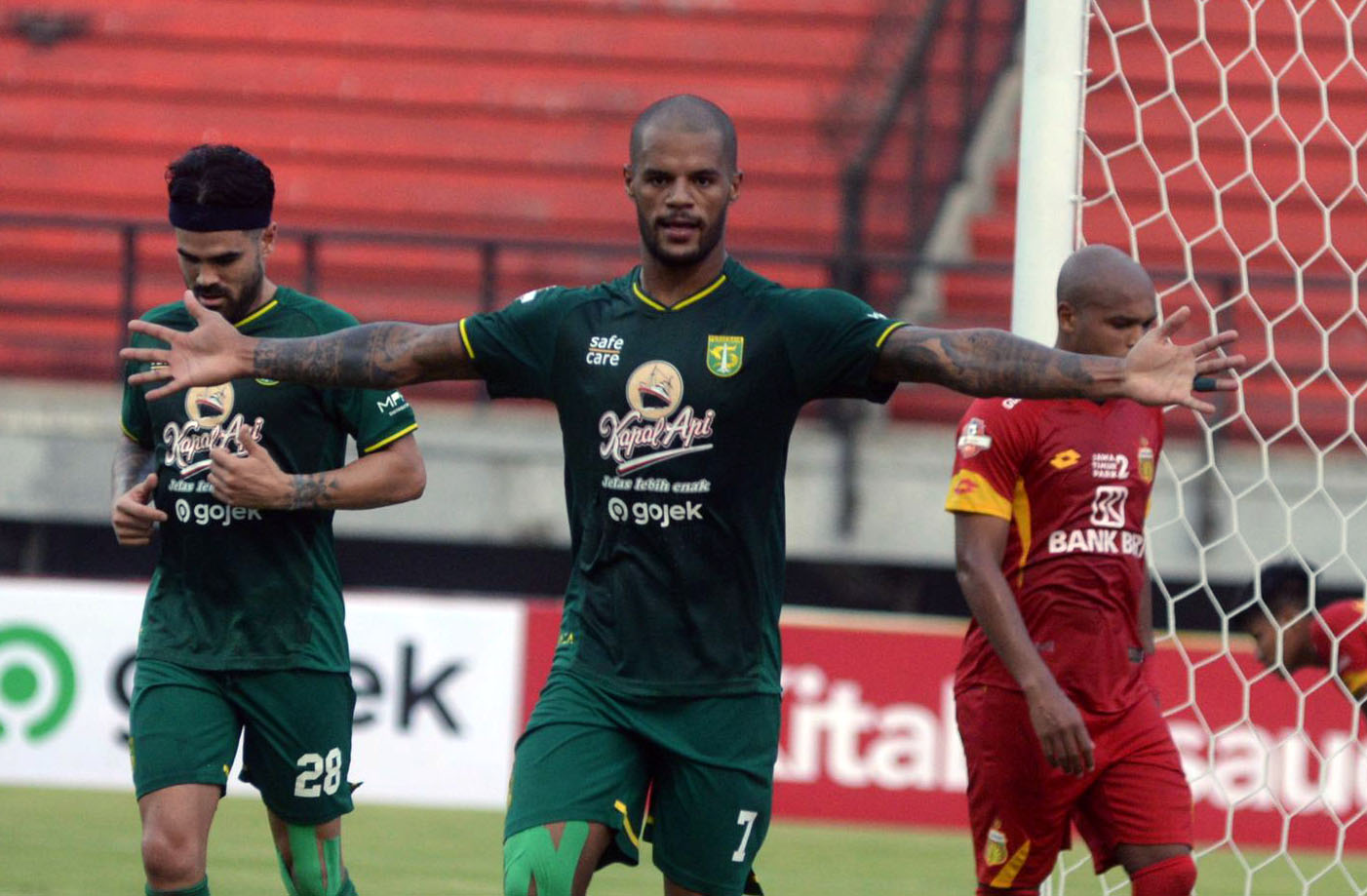 berbagai-gaya-selebrasai-david-da-silva-usai-cetak-gol_20191209_165114.jpg
