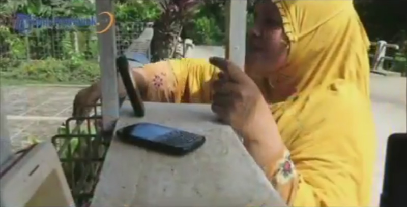 berburu-sinyal-telepon-genggam-di-perbatasan-02_20150604_221404.jpg