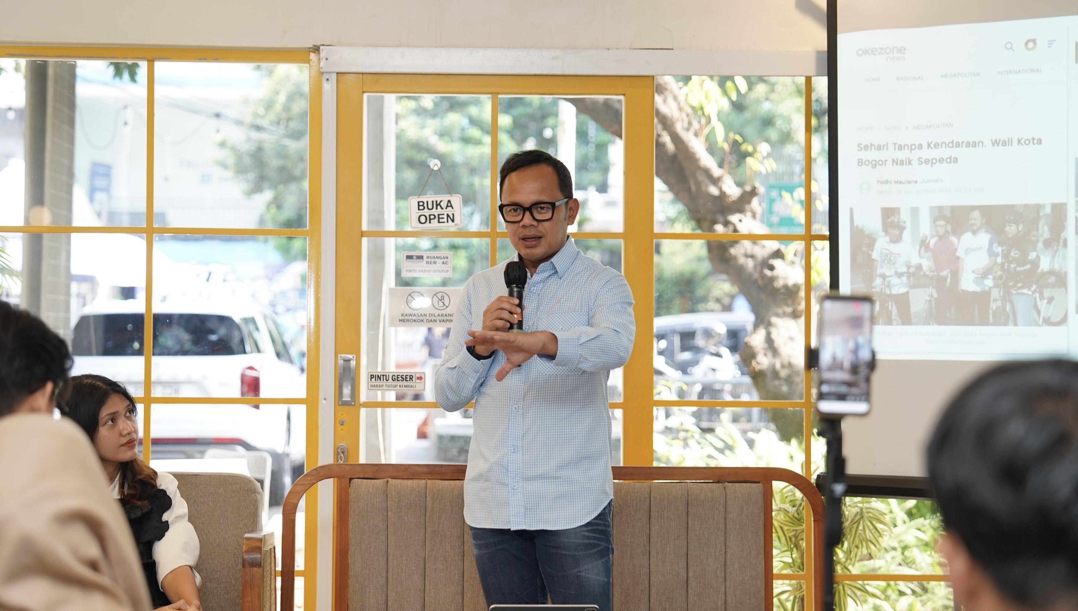 Atasi Polusi Jabodetabek, Wamendagri Bima Arya Serukan Pejabat Naik Transportasi Publik