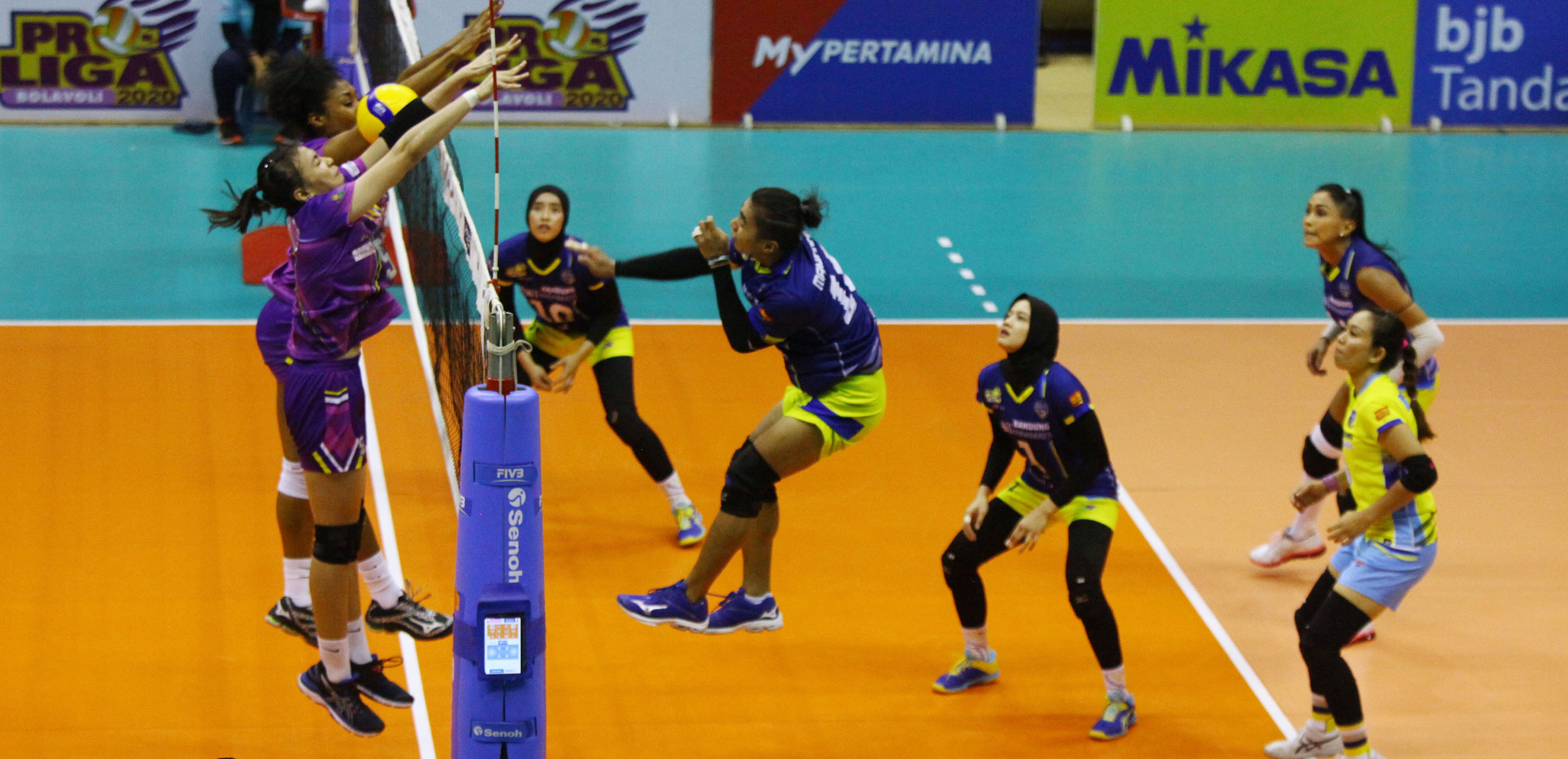bjb-tandamata-tekuk-gresik-petrokimia-3-0-di-ajang-proliga-2020_20200306_223225.jpg