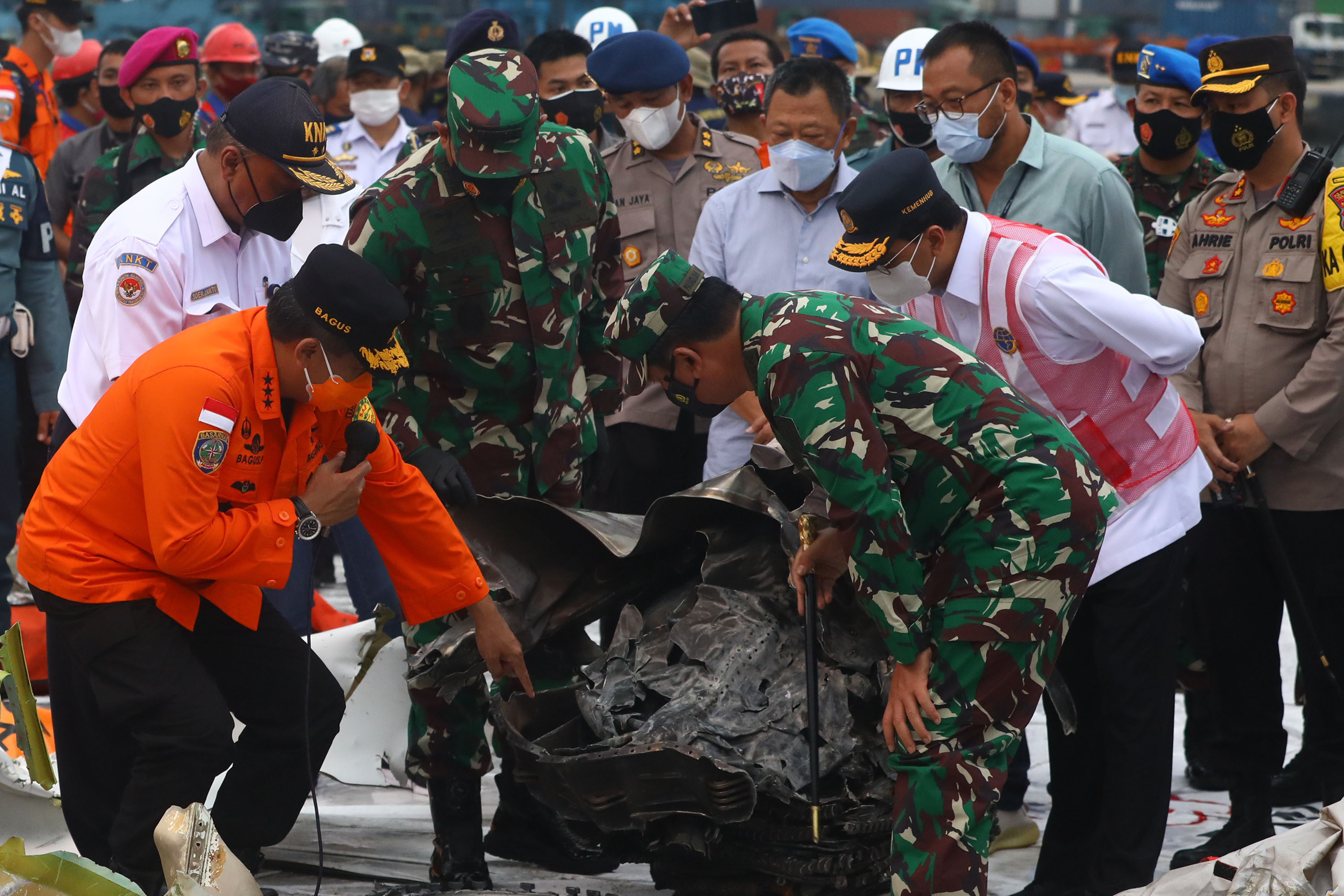 black-box-pesawat-sriwijaya-air-sj-182-ditemukan_20210112_205813.jpg
