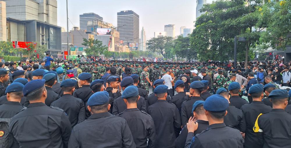 blokade-massa-aksi-di-sudirman.jpg