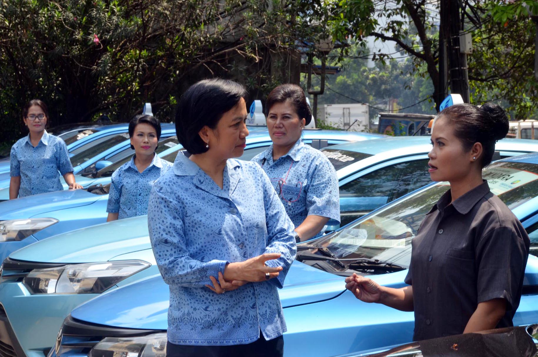 blue-bird-peringati-hari-kartini_20150421_175247.jpg