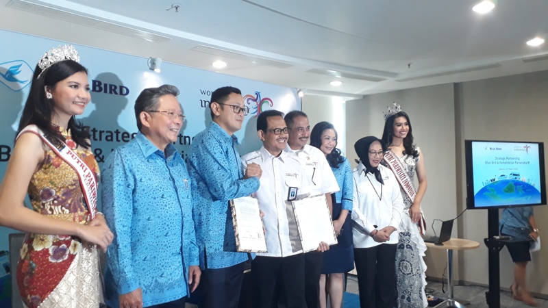 blue-bird-tbk-lakukan-kerja-sama-dengan-kementrian-pariwisata_20180326_124705.jpg