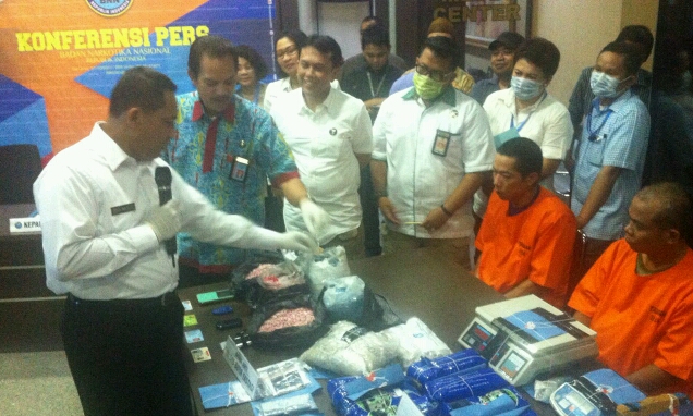 bnn-tangkap-tiga-kurir-jaringan-malaysia-medan_20161122_215031.jpg