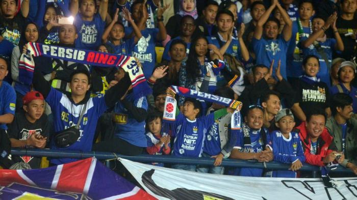 bobotoh-memberikan-dukungan-kepada-persib-bandung_20161102_205134.jpg