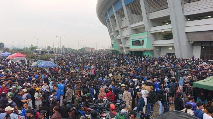 bobotoh-mulai-padati-stadion-gbla.jpg