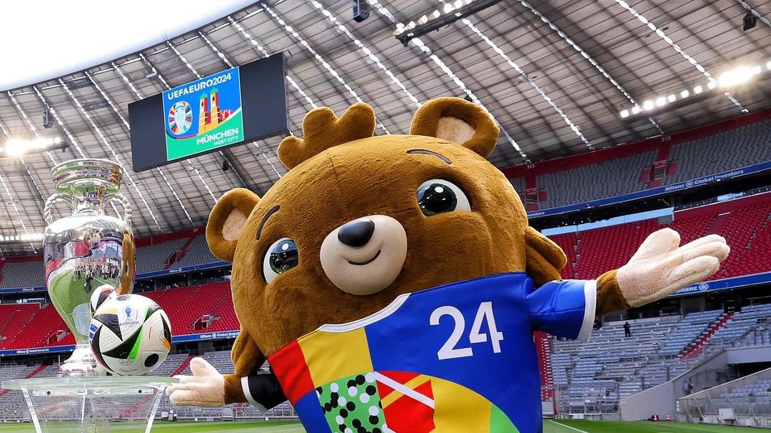 bola-piala-dan-maskot-untuk-perhelatan-euro-2024.jpg