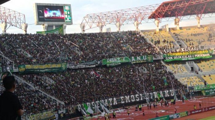 bonek-dan-bonita-memadati-stadion-gelora-bung-tomo-gbt-surabaya.jpg