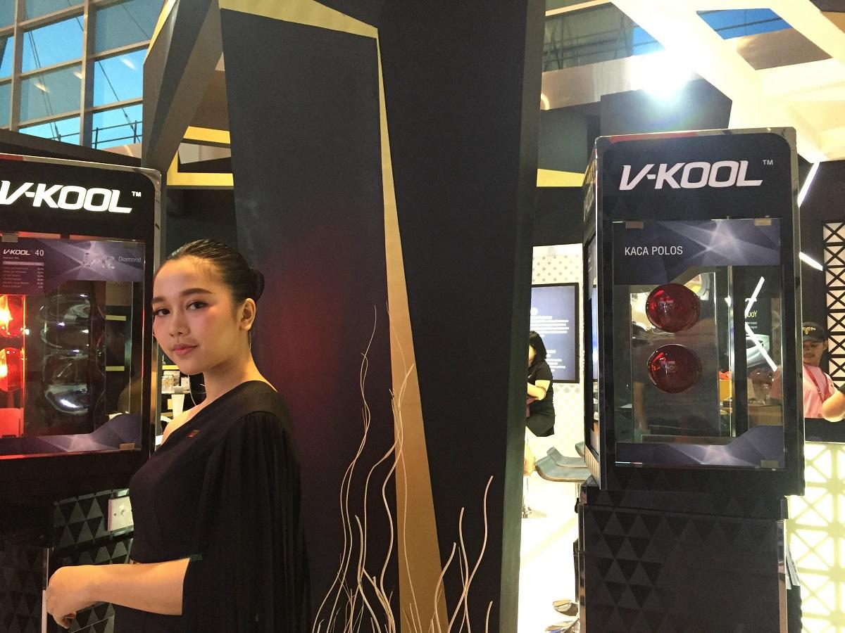 booth-kaca-film-v-kool.jpg