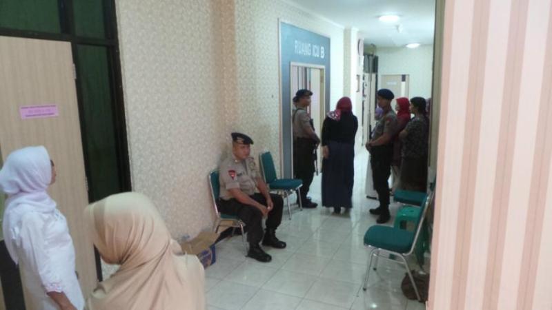 brimob-jaga-ledakan-tanah-abang-nih2_20150409_184638.jpg