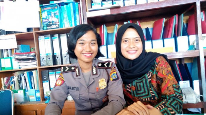 bripda-berty-kurniawati-se-kanan-dan-bripda-fajar-astuti-kiri_20180325_200340.jpg
