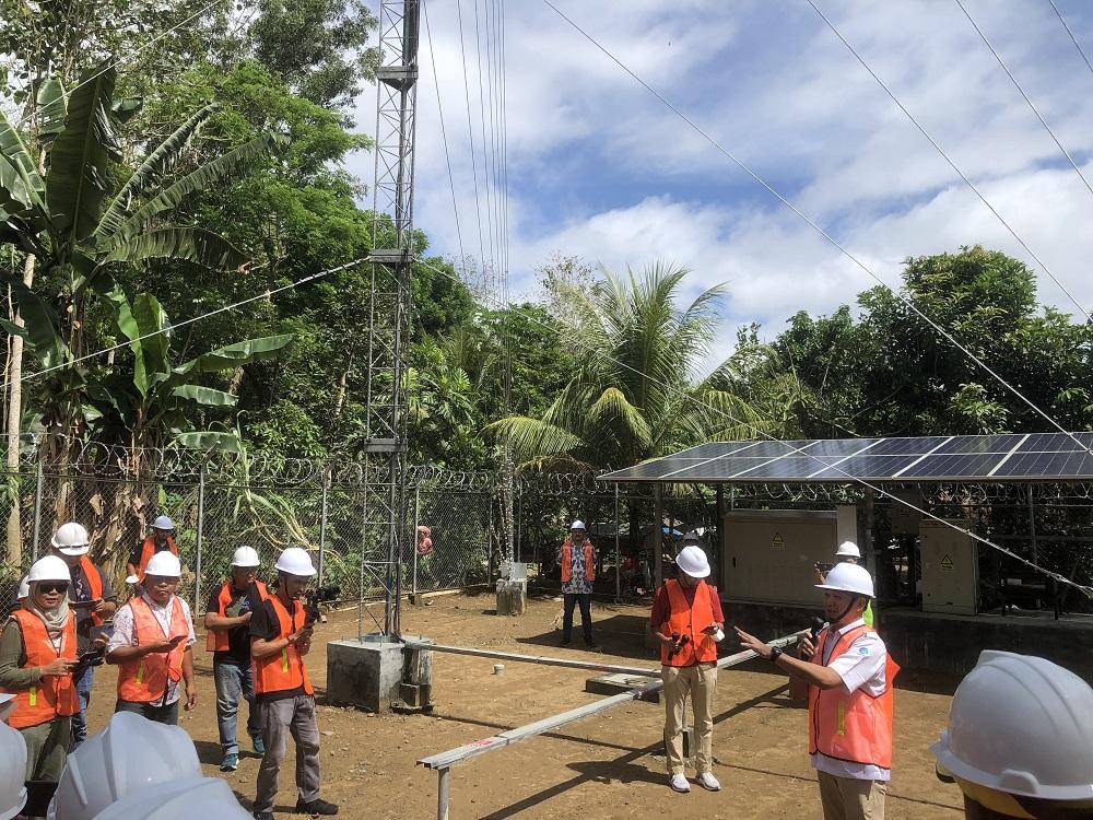 Bakti Kominfo Resmikan BTS, Warga Desa Selong Belanak Lombok Kini Mudah Akses Internet