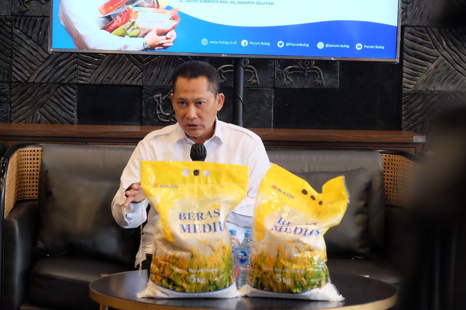 budi-waseso-beras-bulog.jpg