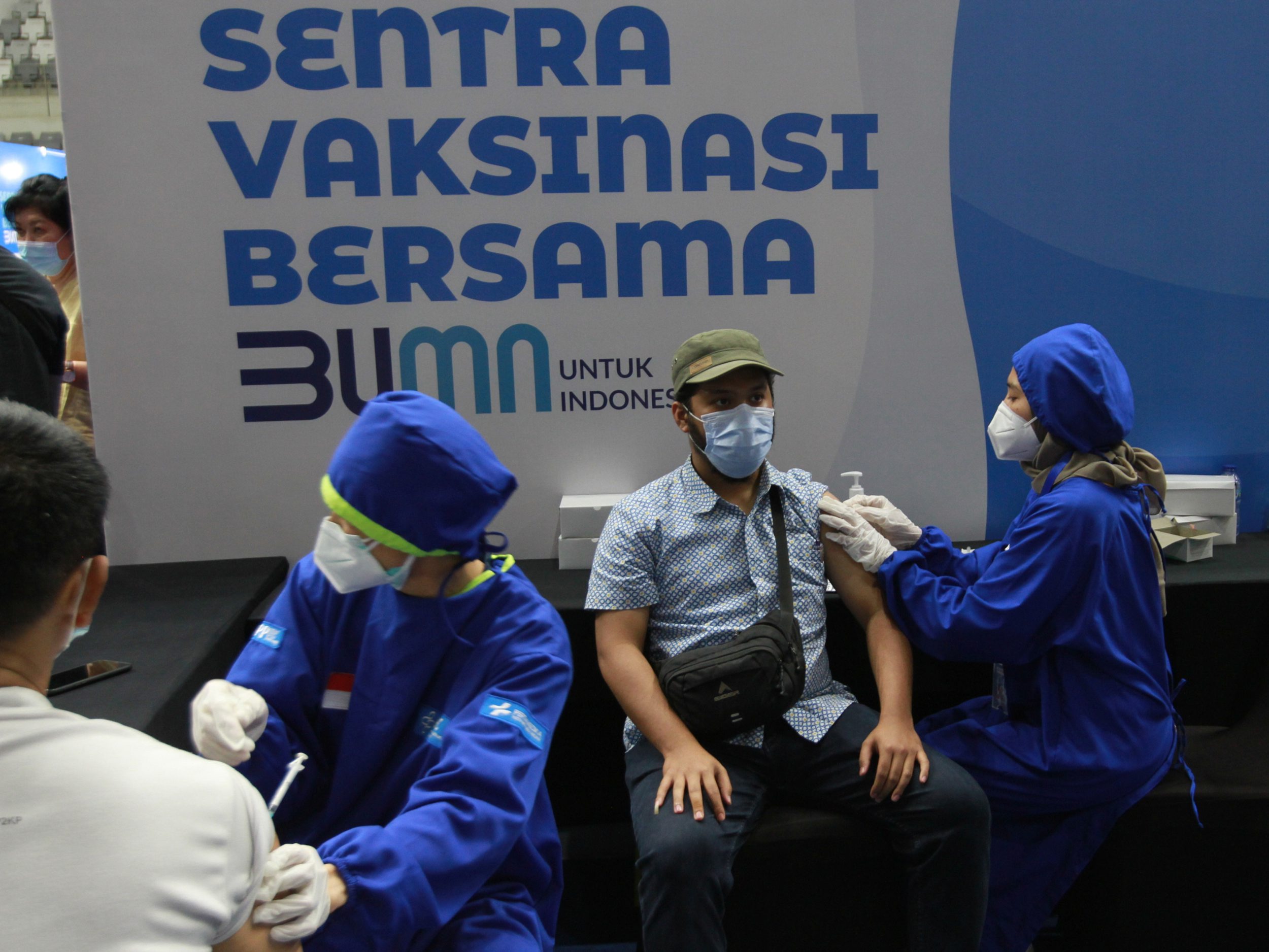 bumn-adakan-vaksinasi-covid-19-untuk-lansia_20210315_160240.jpg