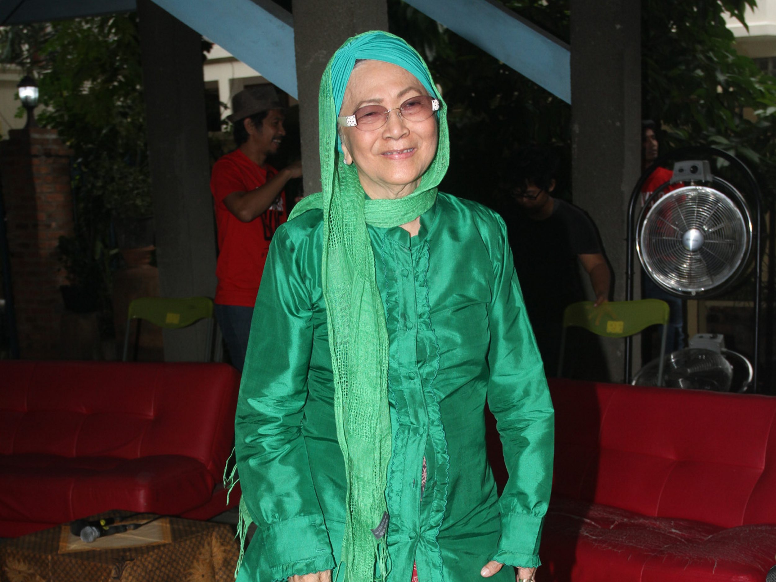 bunda-iffet-hadiri-preskon-film-cukup-gue_20161025_141711.jpg
