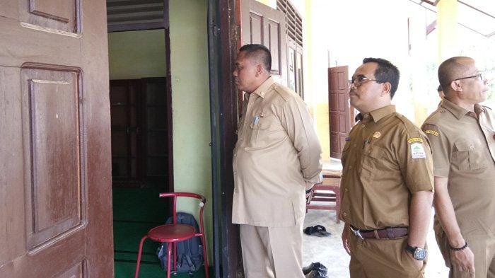 bupati-aceh-singkil-dulmusrid-memantau-pelaksanaan-unbk.jpg