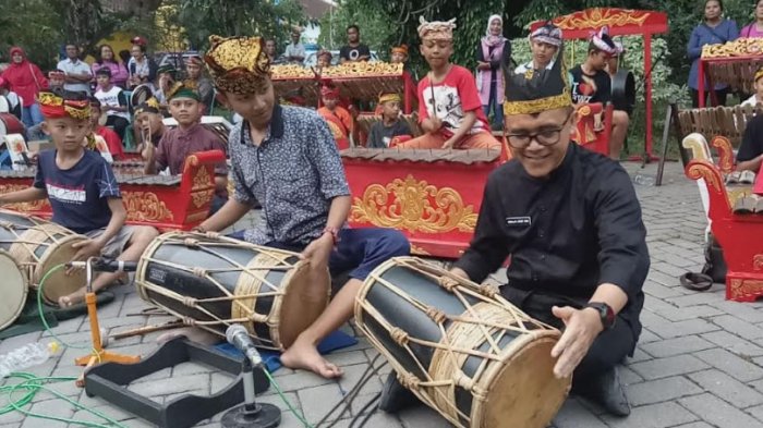 bupati-banyuwangi-abdullah-azwar-ana_20180718_212607.jpg