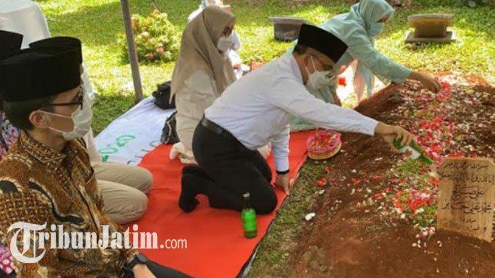 bupati-banyuwangi-ziarah-ke-makam-syekh-ali-jaber.jpg