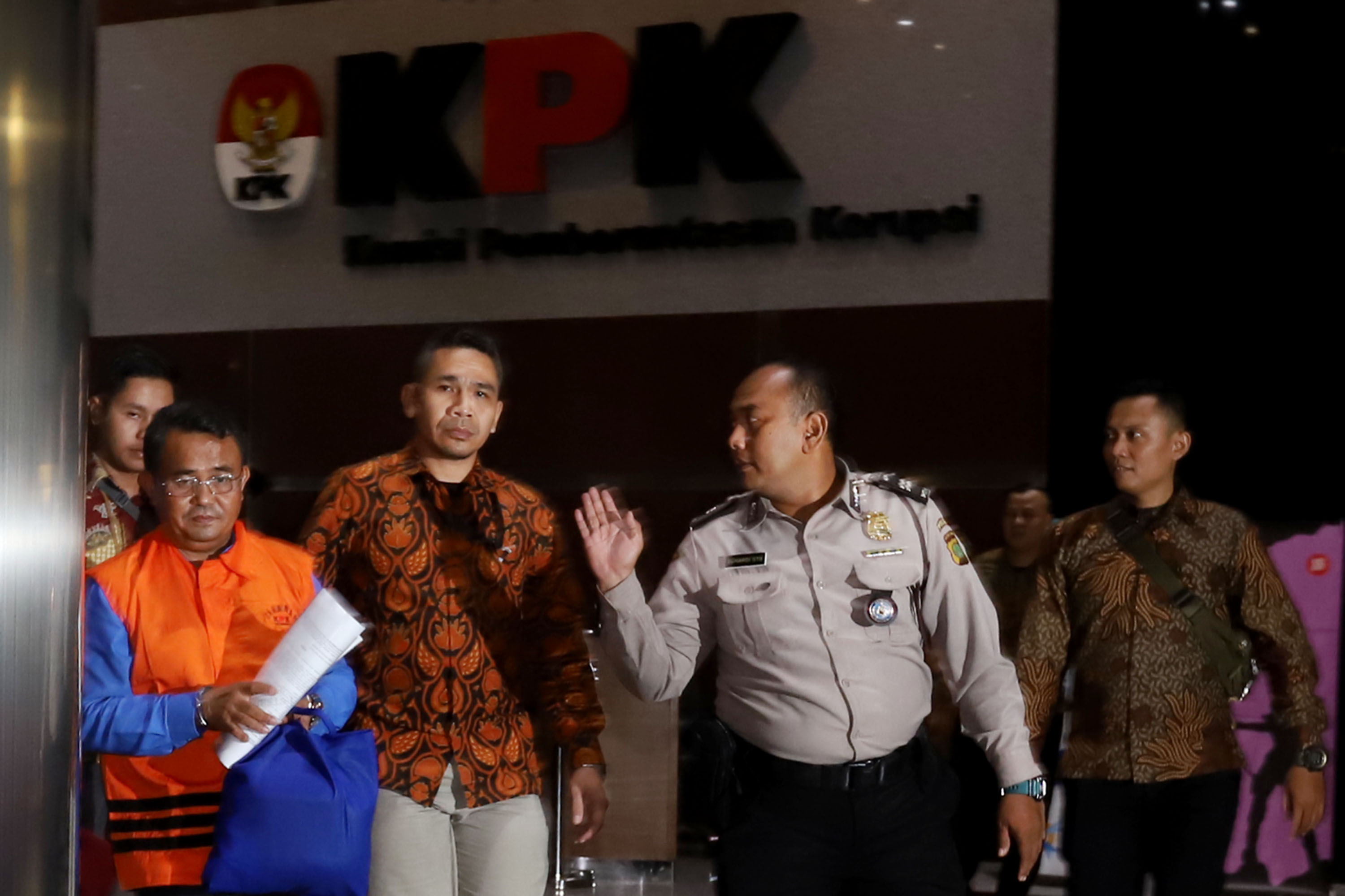 bupati-bengkayang-suryadman-gidot-resmi-jadi-tersangka-kpk_20190904_220250.jpg