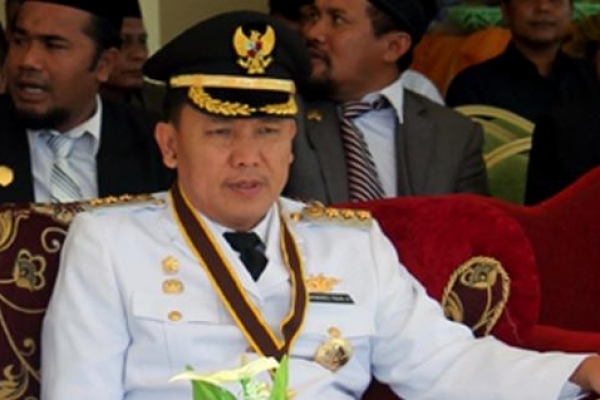 bupati-halmahera-timur-rudi-erawan_20170124_102122.jpg