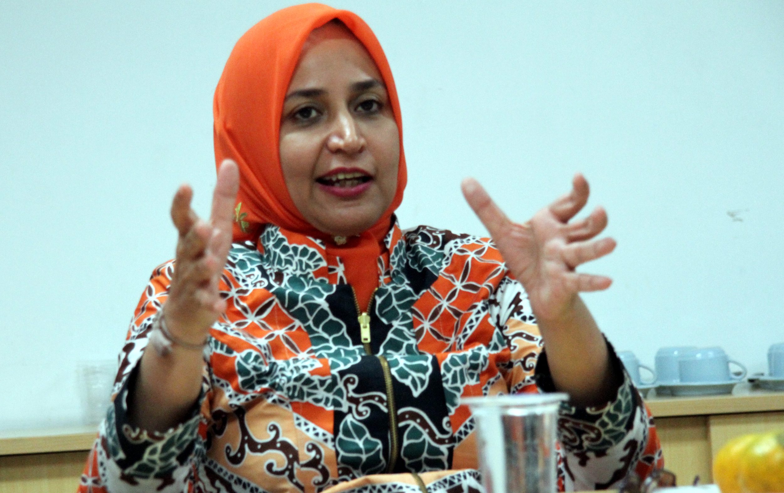 KEPALA DAERAH - Bupati Jember dr. Hj. Faida, MMR, kunjungi Kantor Tribun Jakarta, yang disambut oleh Wakil Dirkel Group of Regional Newpaper Febby Mahendra dan Pemred Warta Kota Ahmad Subechi serta awak media Tribun, Kamis (9/3/2017) di Jakarta. 