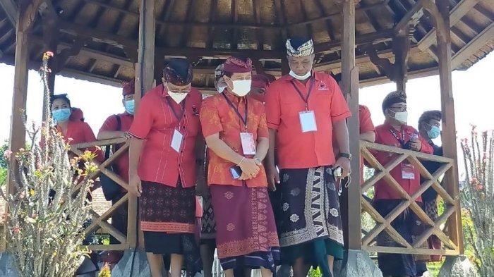 bupati-klungkung-i-nyoman-suwirta-hadiri-acara-pdip-di-taman-ujung.jpg