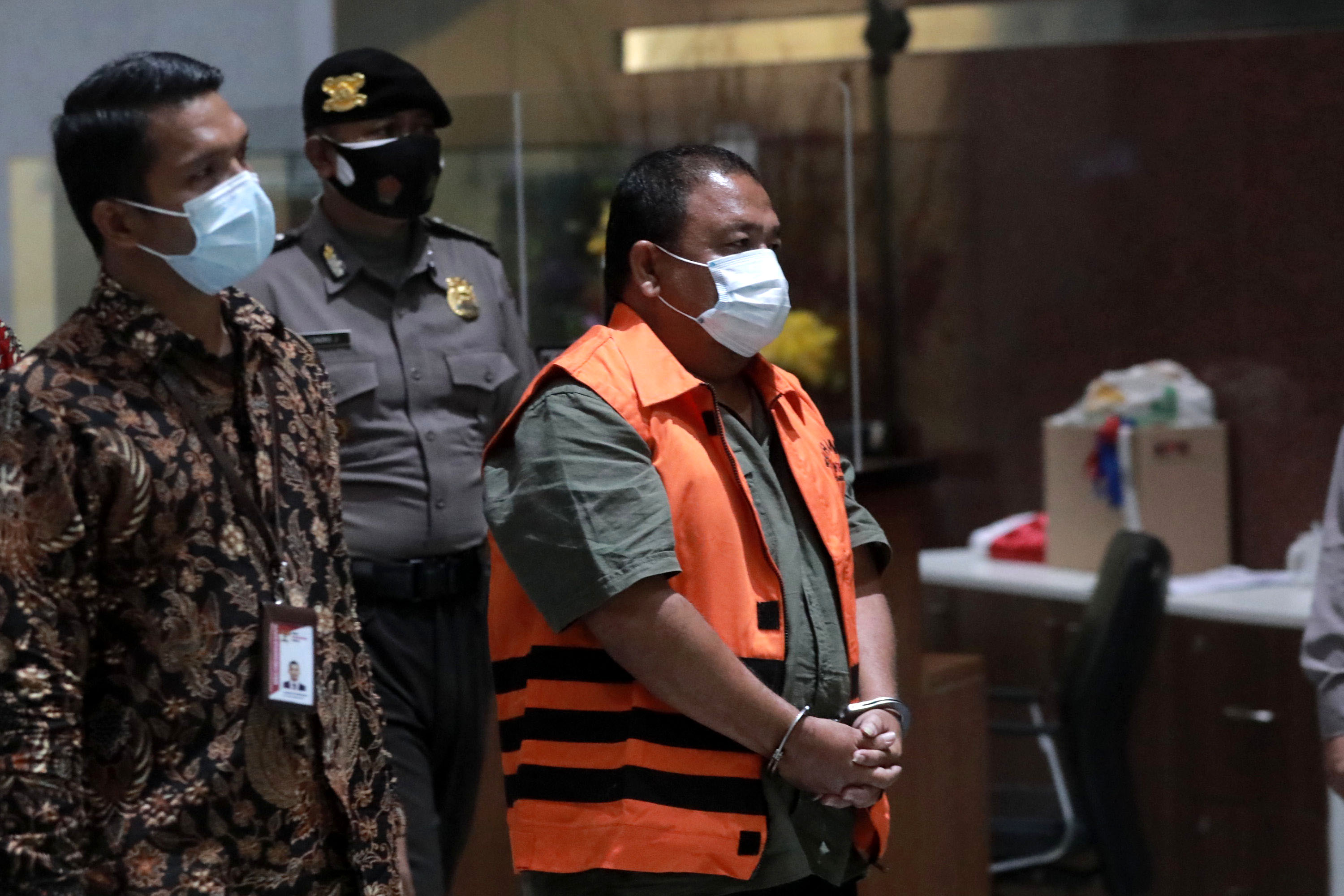 bupati-langkat-terbit-rencana-perangin-angin-resmi-ditahan-kpk_20220120_043011.jpg