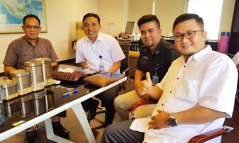 bupati-lingga-alias-wello-direktur-kapal-perikanan-dan-alat-penangkapan-ikan-ditjen-perikanan_20171024_150601.jpg