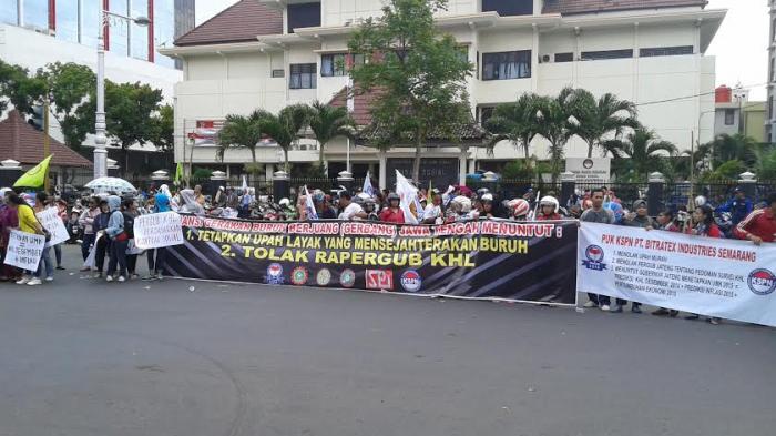 buruh-demo-semarang_20141118_112042.jpg