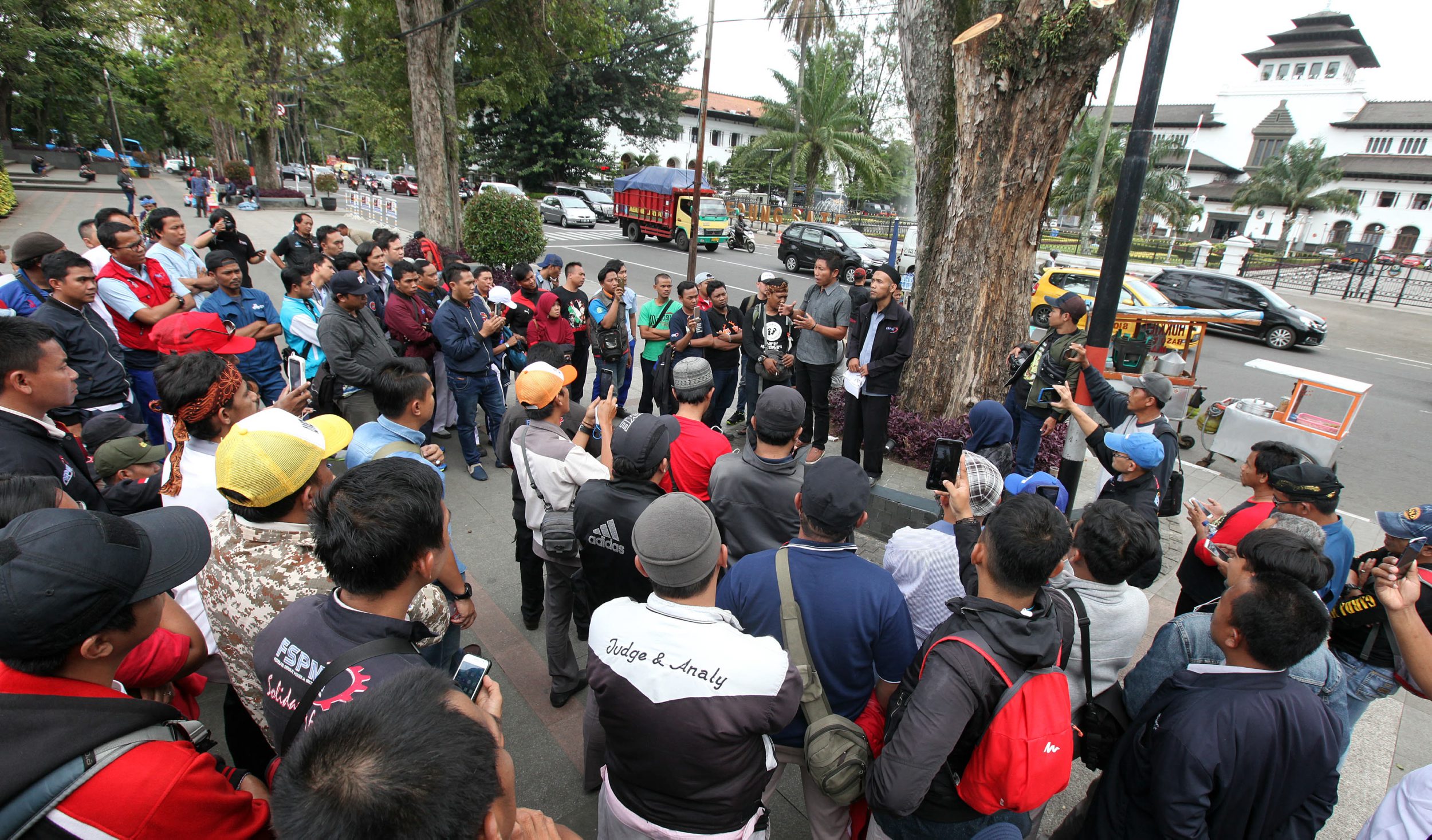 buruh-fspmi-jawa-barat-aksi-damai_20180130_144508.jpg