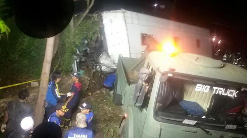 bus-kecelakaan-beruntun_20160708_210510.jpg