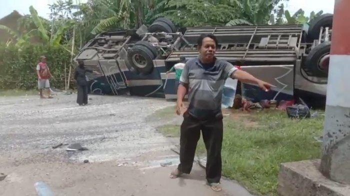 bus-new-shantika-mengalami-kecelakaan-tunggal-ewfg.jpg
