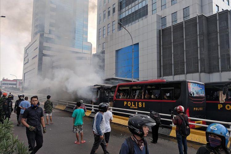 bus-terbakar-slipi.jpg