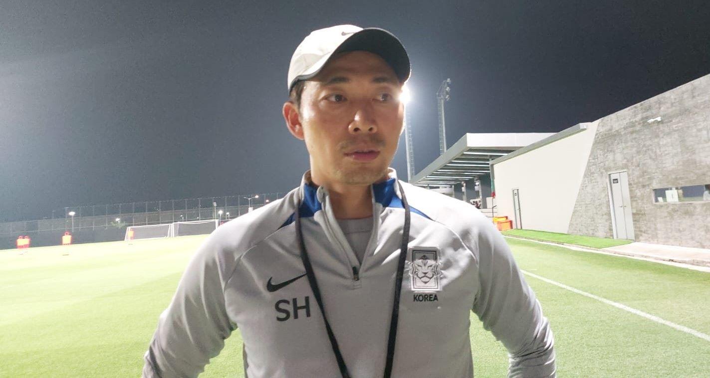 byun-sung-hwan-saat-diwawancarai-lapangan-latihan-stadion-jis.jpg
