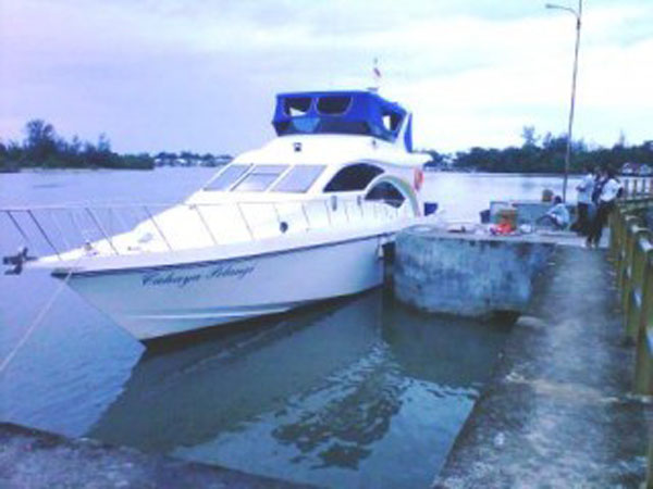 cahaya-pelangi_kapal_pesiar_beltim_20141229_090322.jpg
