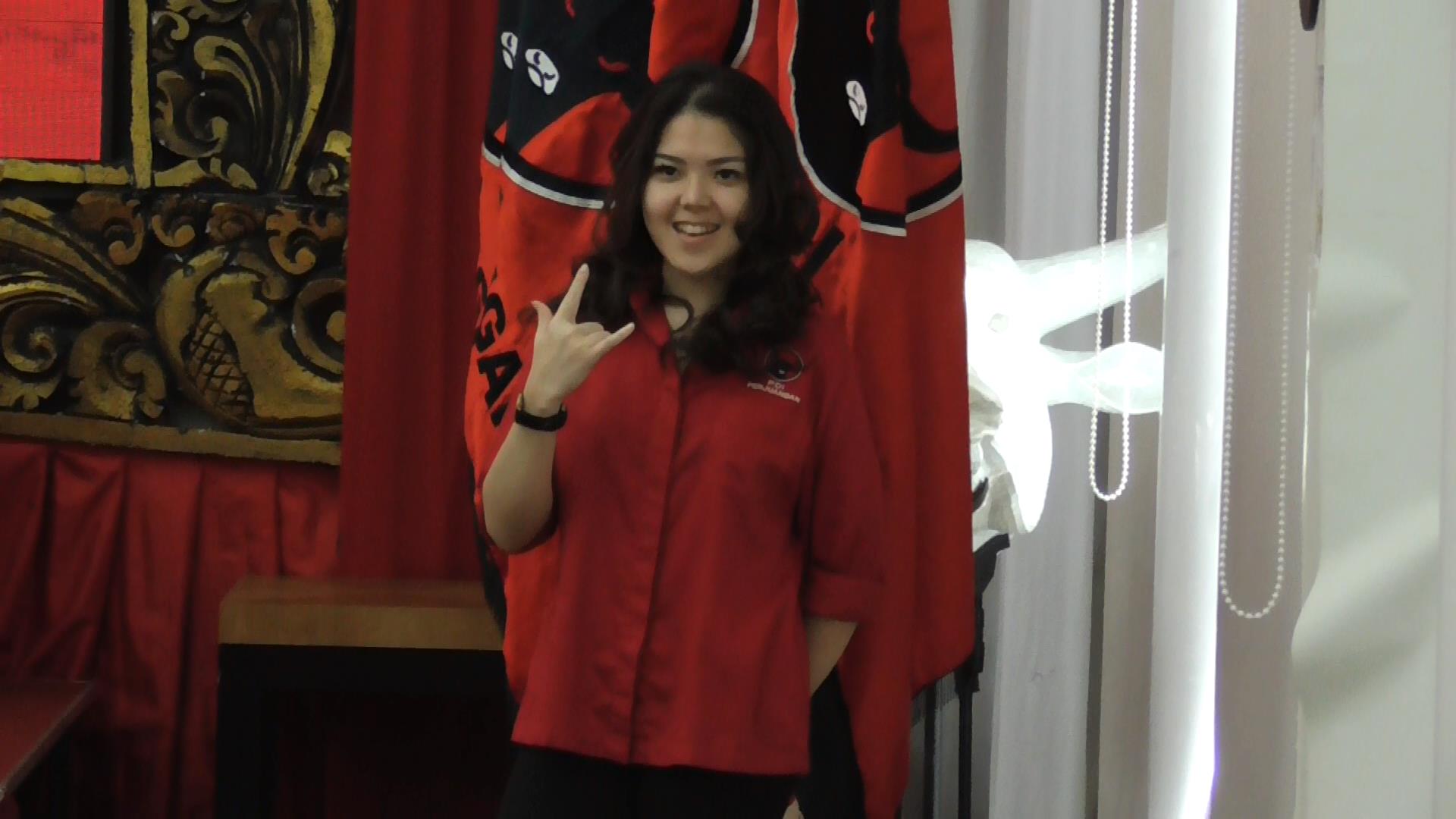 caleg-pdi-perjuangan-tina-toon-konpers_20181102_102343.jpg