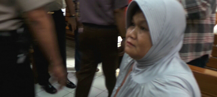 calon-jemaah-yang-mengikuti-sidang-first-travel_20180409_212924.jpg