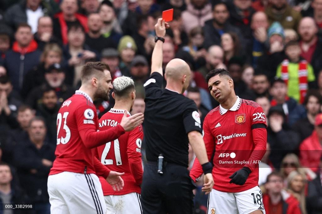 casemiro-mendapat-kartu-merah.jpg