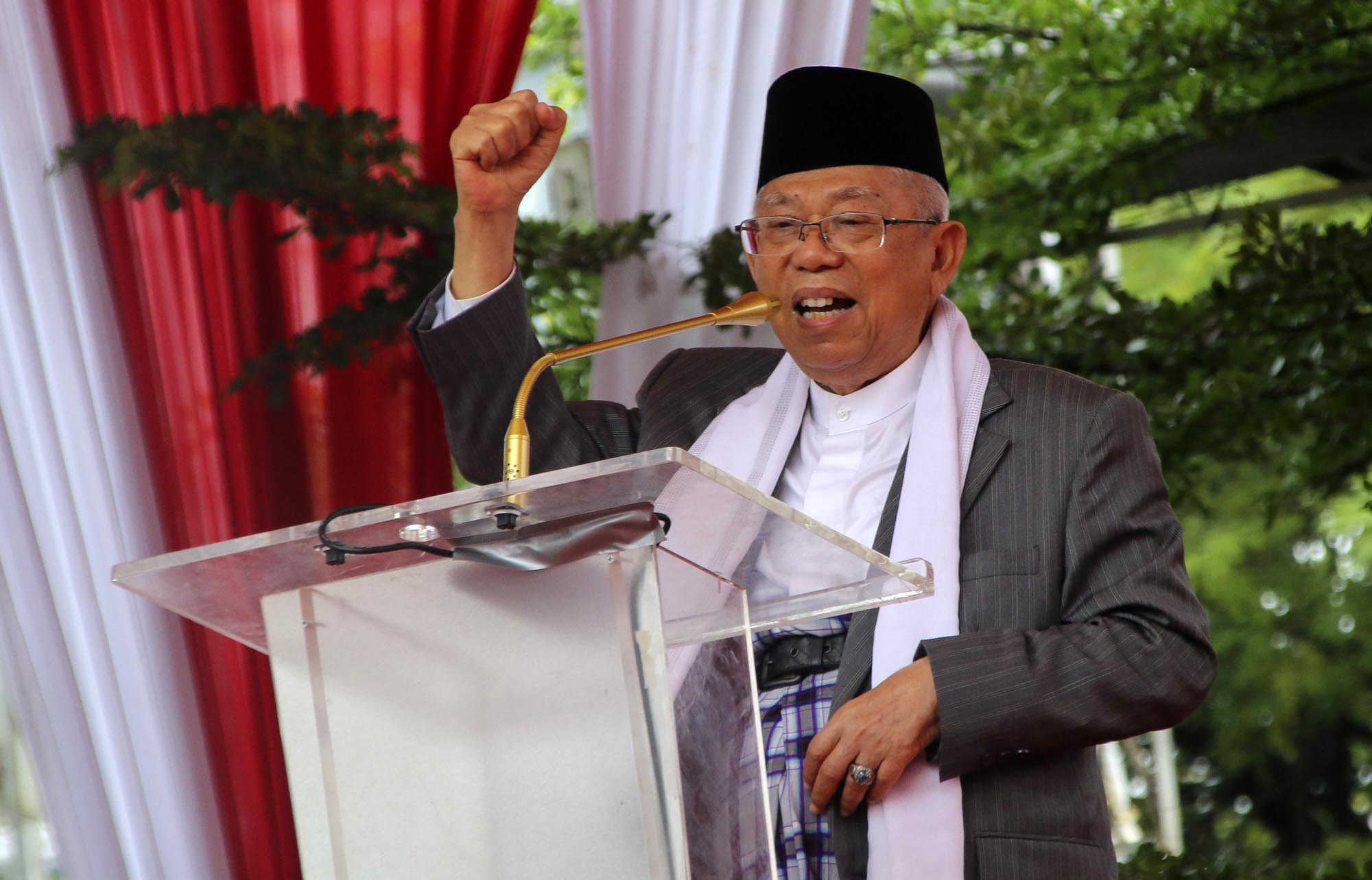 cawapres-01-ma-ruf-amin-berkunjung-ke-batam-center_20181116_152914.jpg