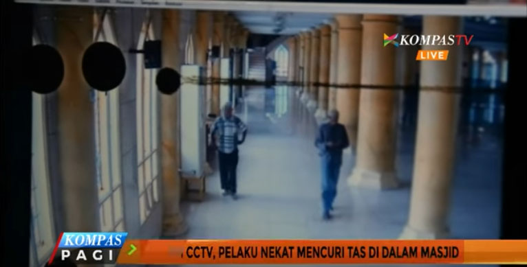 cctv-rekam-detik-detik-pencurian-di-masjid_20170415_120231.jpg