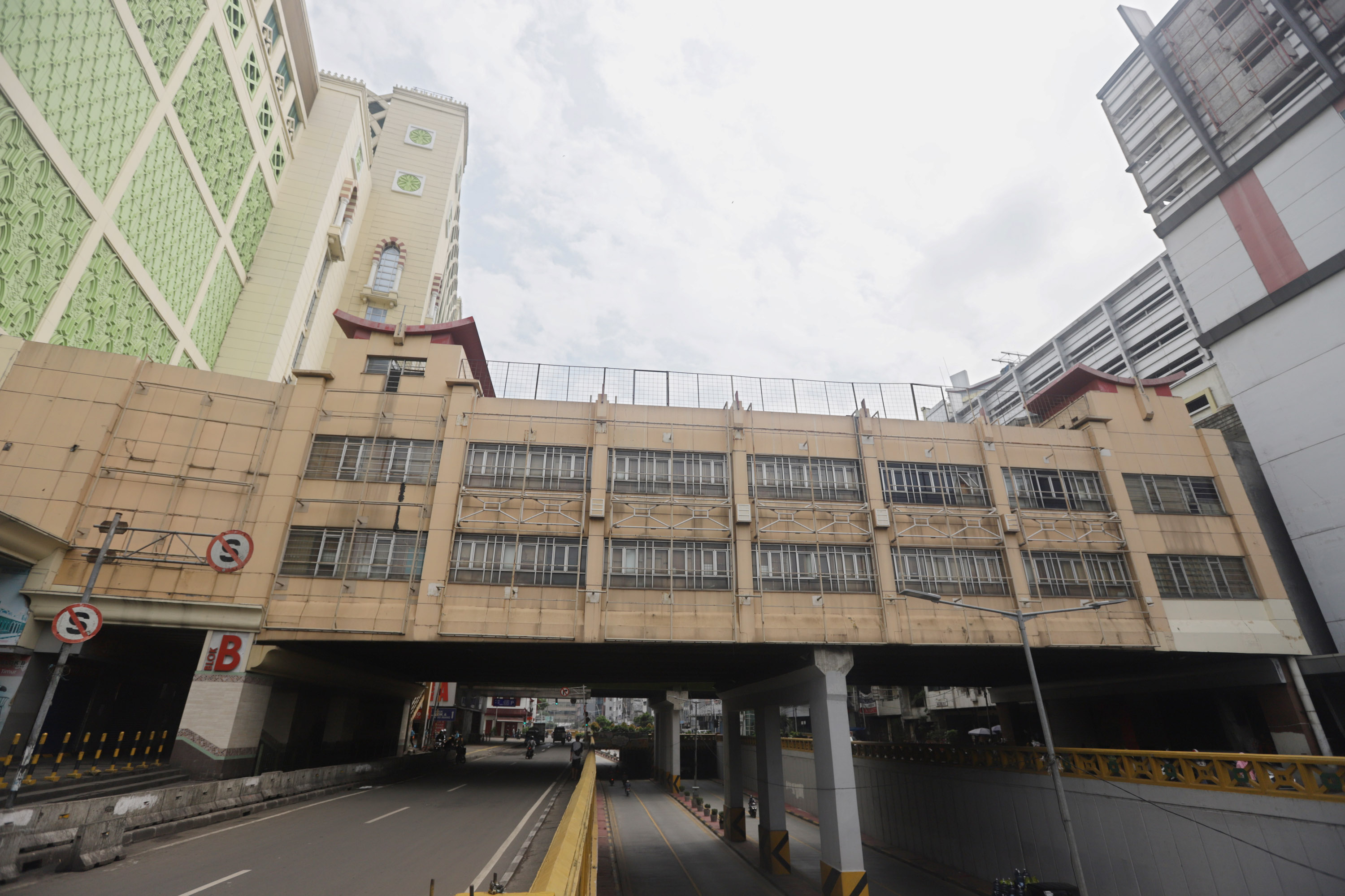 cegah-covid-19-pasar-tanah-abang-tutup-hingga-5-april-2020_20200327_165612.jpg