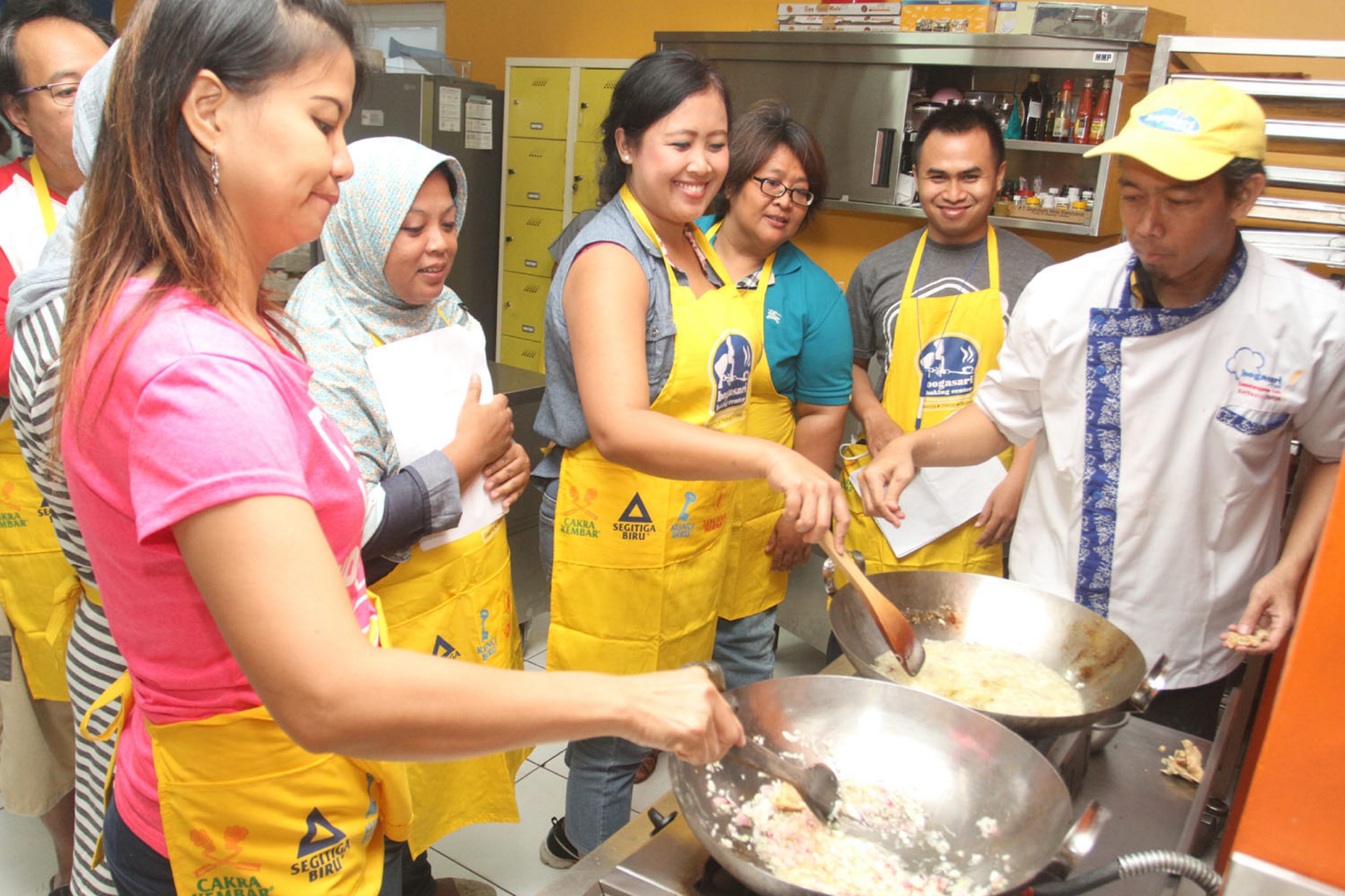 chef-chairil-ichwan-bogasari-ajarkan-pembuatan-brownies-kukus_20161207_155316.jpg