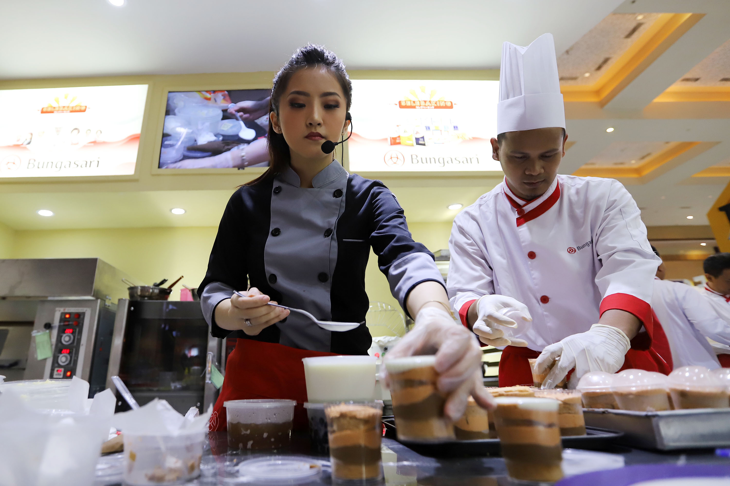 chef-livianca-vanaessa-demo-membuat-kue-bersama-bungasari_20181124_003953.jpg