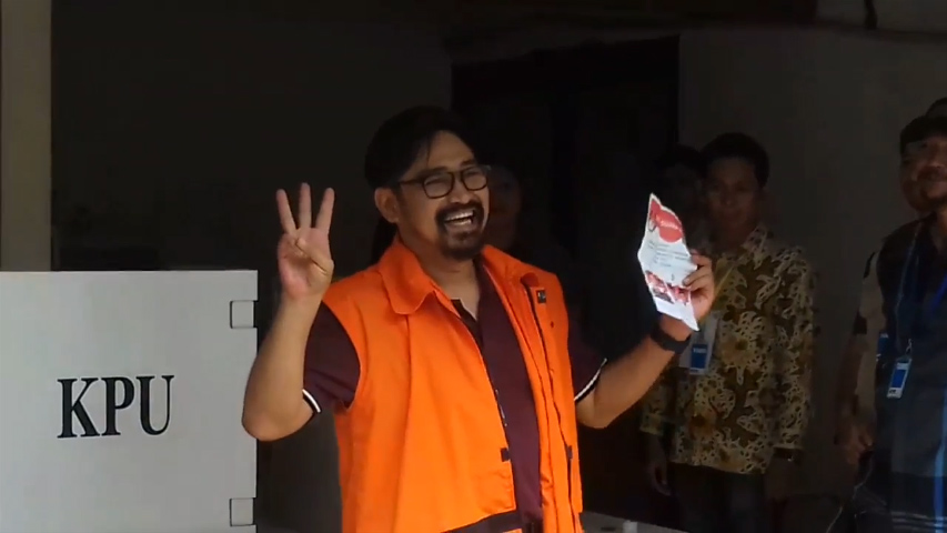 choel-mallarangeng-hatiku-tidak-mendua_20170419_163958.jpg