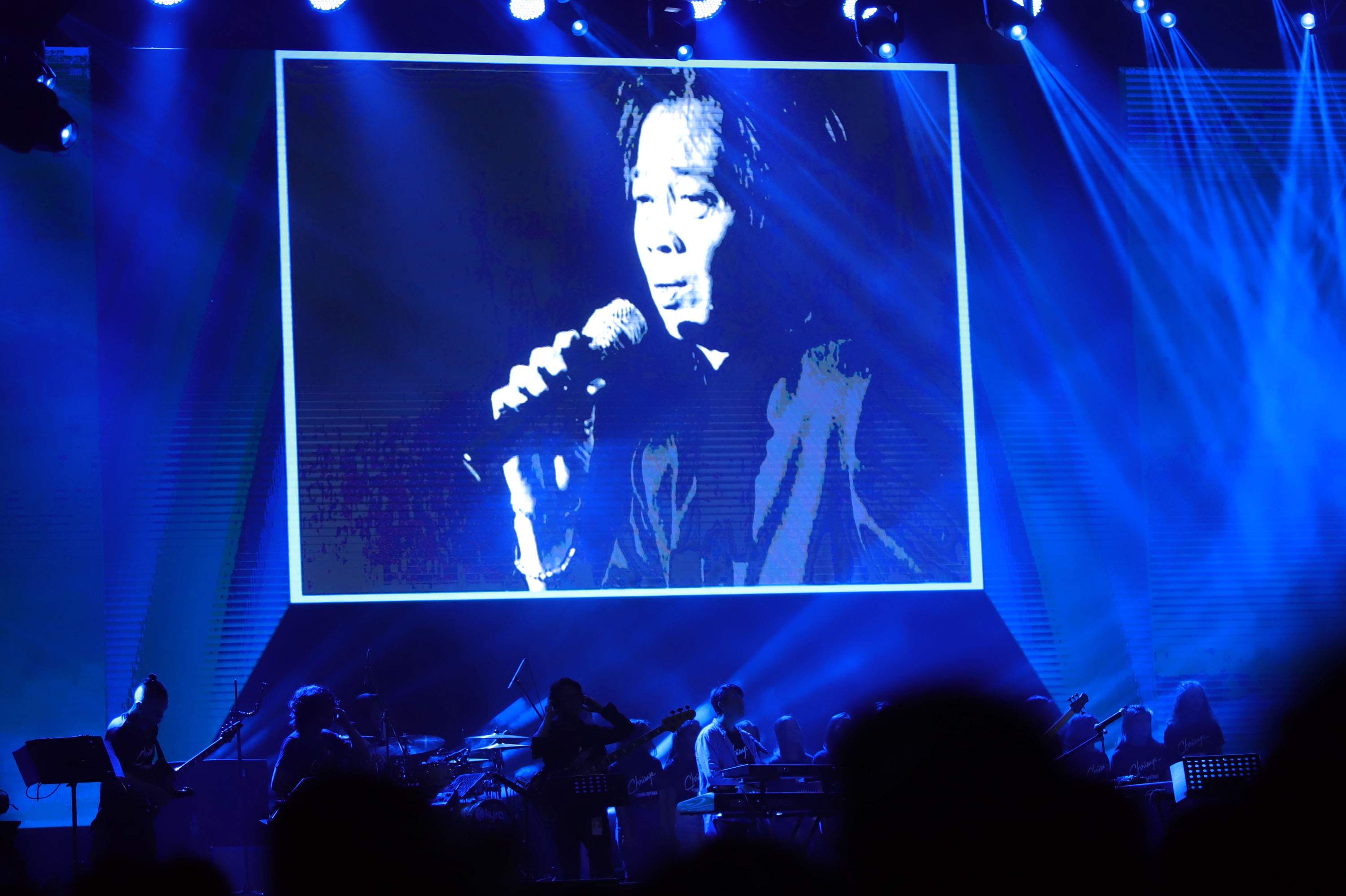 chrisye-live-by-erwin-gutawa-di-synchronize-fest-2019_20191006_010413.jpg