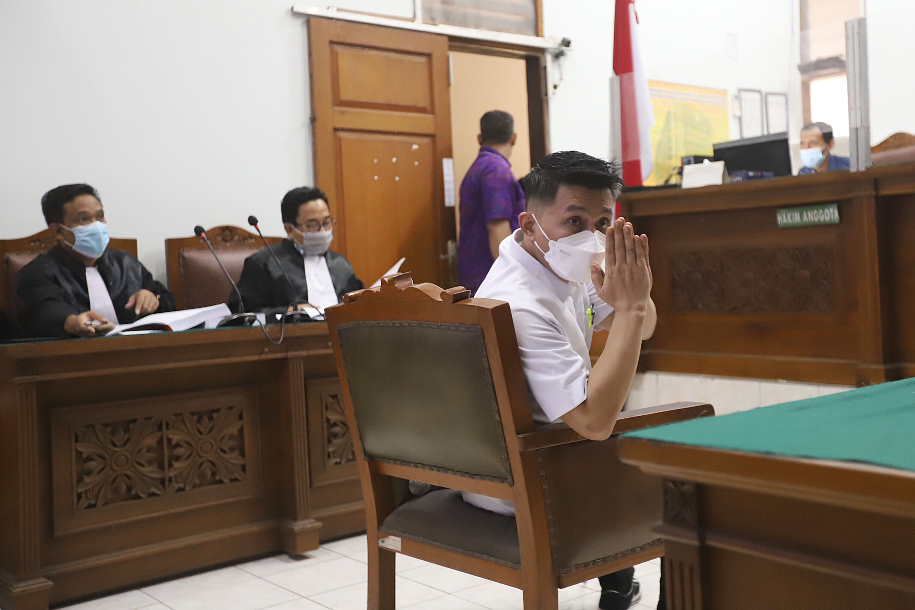 chuck-putranto-dituntut-hukuman-2-tahun-penjara_20230127_144318.jpg
