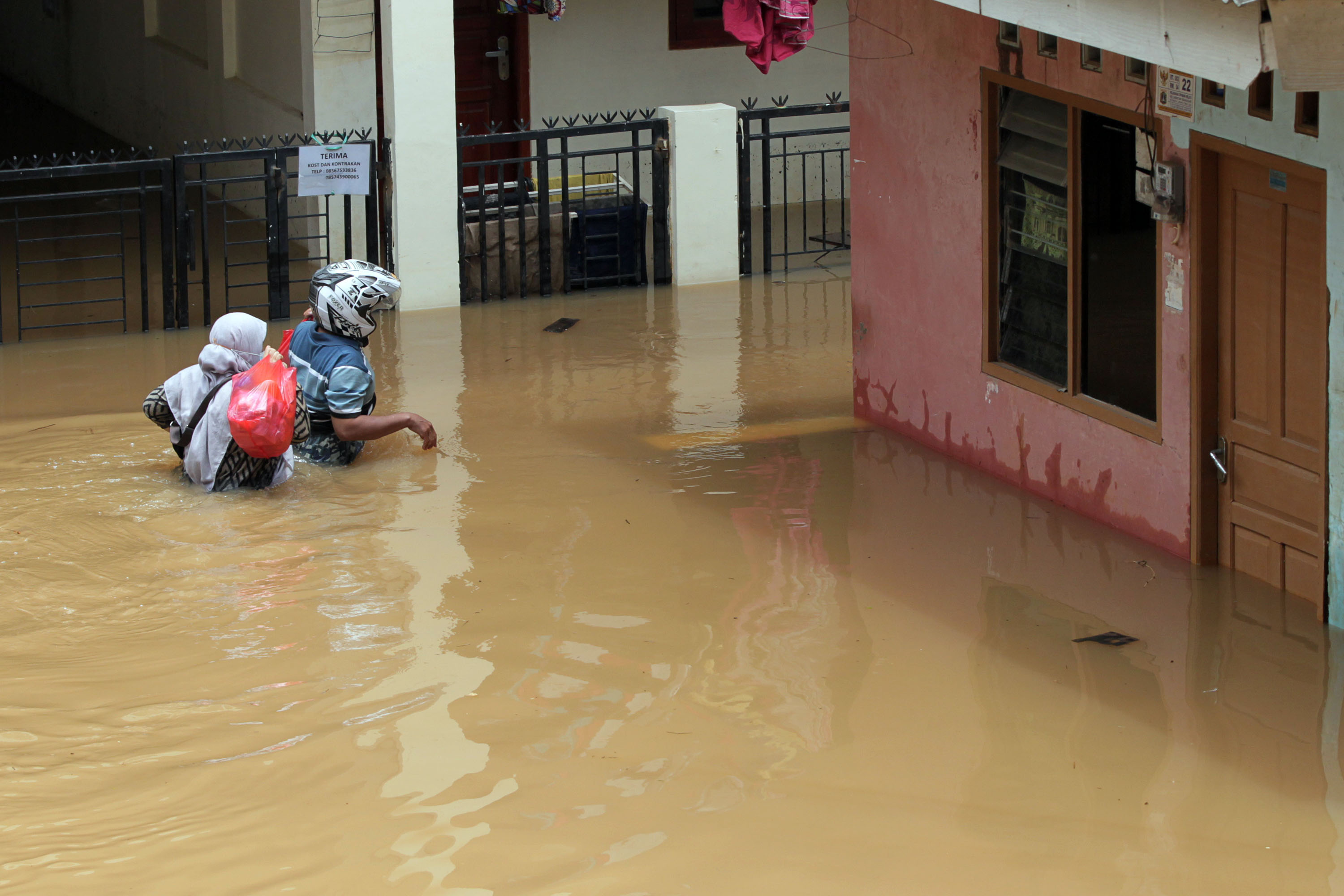 cipinang-melayu-kembali-terendam-banjir_20210219_201308.jpg